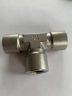 3/8 FNPT 316SS TEE PIPE FITTING  SWAGELOK  SS-6-T STAINLESS STEEL