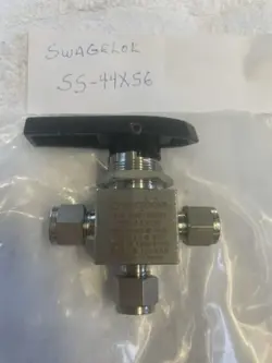 NEW!  SS-44XS6 SS44XS6 SWAGELOK WHITEY BALL VALVE