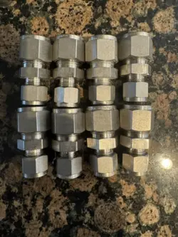 (8) SWAGELOK REDUCER 3/4