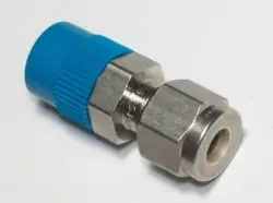 LOT OF 25 SS-400-1-6 SWAGELOK STAINLESS STEEL CONNECTORS, 1/4