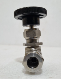 INTEGRAL NEEDLE