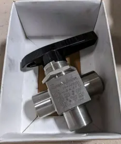 SWAGELOK SS-44XF6 3-WAY BALL VALVE