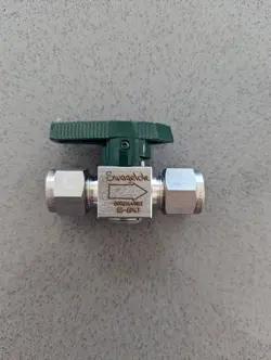 NEW STAINLESS STEEL SWAGELOK VALVE SS-6P4T - 3/8