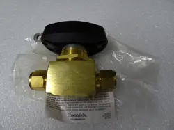 SWAGELOK BRASS YZ2034001 B-45S8-LL BALL VALVE W/ LOCKING HANDLE