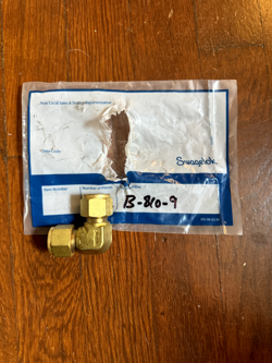 SWAGELOK B-810-9 TUBE FITTING, UNION ELBOW, 1/2