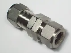 1 - SWAGELOK STAINLESS STEEL BULKHEAD UNION FITTING, 5/8