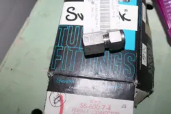 NEW SWAGELOK SS-600-7-4 STAINLESS STEEL TUBE FITTING FEMALE  3/8 OD X 1/4 NPT