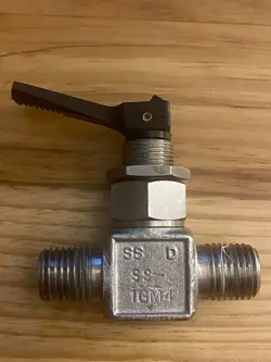 USED WHITEY STAINLESS 1/4