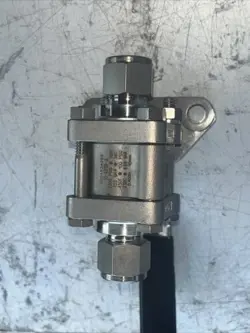 NEW SWAGELOK SS-63TS12 STAINLESS STEEL 3-PIECE 60 SERIES BALL VALVE 3/4