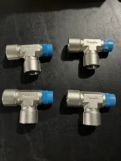 4 SWAGLOK FITTINGS J354C