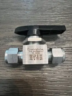 BRAND NEW! SWAGELOK 3/8 STAINLESS STEEL BALL VALVE   SS-43GS6