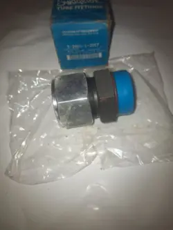 NEW GENUINE SWAGELOK S-2000-1-20ST MALE CONNECTOR 1-1/4 TUBE X 1-5/8-12 THREAD