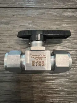 BRAND NEW SWAGELOK 1/2 STAINLESS STEEL TUBING BALL VALVE   SS-43GS8