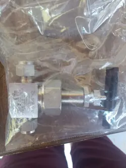 1- SWAGELOK NEEDLE