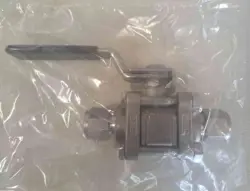 A BOX (10 PIECES) OF SWAGELOK 1/2