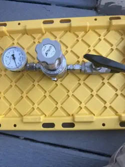 APTECH PRESSURE REGULATOR AK13158  WITH SWAGELOK FITTINGS