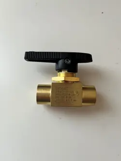 V82B-F-4N-B 2-WAY BALL VALVE 1/4 FEMALE NPT BOTH ENDS EQUAL TO SWAGELOK B-43F4.