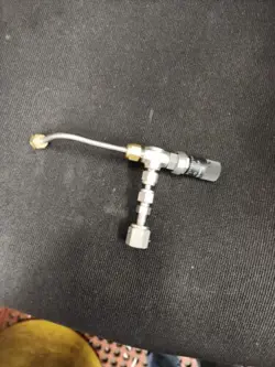 SWAGELOK SS-4LA-MK STAINLESS STEEL METERING VALVE WITH EXTRA FITTING L18688001