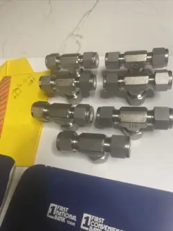 LOT-7 NEW SWAGELOK STAINLESS STEEL TEE UNION FITTING, 3/8