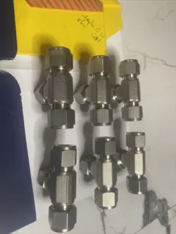 LOT-6  SWAGELOK STAINLESS STEEL UNION TEE FITTING, 1/2