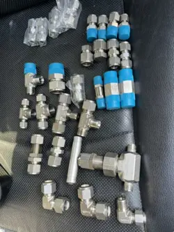 LOT 30 NEW SS SWAGELOK TUBING FITTINGS ASSORTMENT DEAL!! VALVE IS USED PARKER
