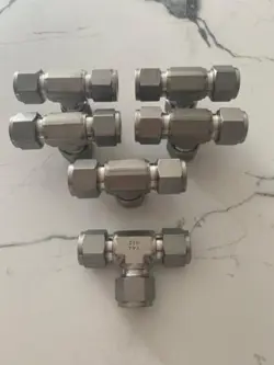 LOT-6 SWAGELOK STAINLESS STEEL UNION TEE FITTING, 1/2