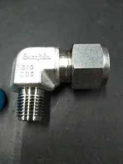 SWAGELOK SS-810-2-4 HYDRAULIC 90 ELBOW COMPRESSION 1/2