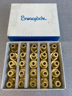 LOT OF 25 NEW SWAGELOK 1/4