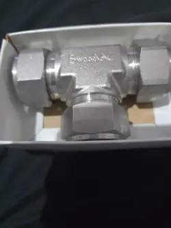 NEW SWAGELOK 1