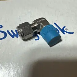 NEW SWAGELOK SS-400-2-4 STAINLESS 316 ELBOW FITTING, 1/4