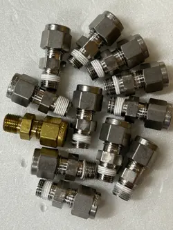 11 SWAGELOK SS-400-1-2 MALE STRAIGHT CONNECTORS 1/4