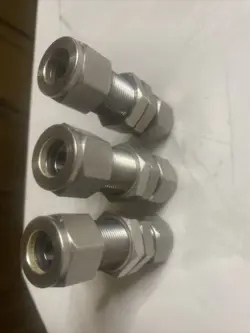LOT-3  SWAGELOK SS-810-61 BULKHEAD UNION 1/2
