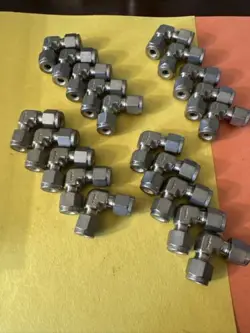 SWAGELOK FITTINGS SS-400-9 QUANITY  20 PCS THIS LOT