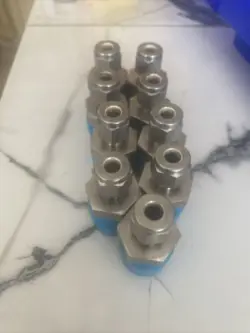 LOT-9 SWAGELOK STAINLESS STEEL CONNECTOR 1/4
