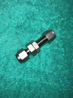 SWAGELOK STAINLESS STEEL BULKHEAD UNION 1/4 IN. TUBE OD (SS-400-61)