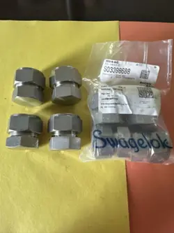 SWAGELOK FITTINGS SS-1610-C QTY 8 PCS THIS LOT