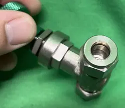 FEMALE TUBE FITTING
