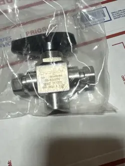 NEW SWAGELOK SS-83XKF4 3-PIECE HIGH PRESSURE 3-WAY BALL VALVE