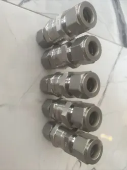 LOT OF 5  BRAND NEW SWAGELOK SS-CHS8-1/3 CHECK VALVES