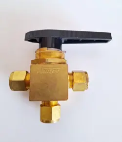 SWAGELOK WHITEY B-45XS8 VALVE BRASS 3-WAY
