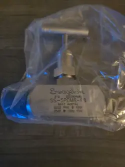 SWAGELOK SS-5PDM8-F8 VALVE.