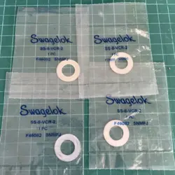 (4X) SWAGELOK SS-8-VCR-2 1/2 INCH VCR FACE SEALING FLAT GASKET