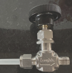SWAGELOK STAINLESS STEEL INTEGRAL BONNET NEEDLE VALVE 1/4