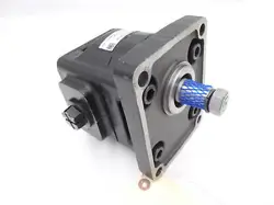 PARKER 7029111066 CAST IRON HYDRAULIC GEAR MOTOR DOWNWARD FACING HOLES