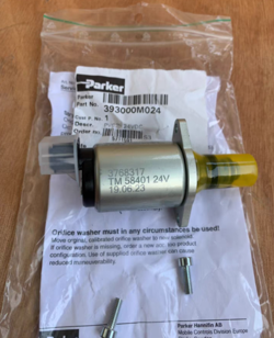 1PCS NEW PARKER HYDRAULIC VALVE 393000M024 FEDEX /  DHL