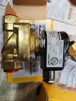 NEW IN BOX 321H2322 PARKER  LUCIFER SOLENOID VALVES 120V 30 BAR 1/4 INCH