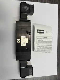 PARKER B551ADB53C 4-WAY, 3 POSITION B5 SERIES INLINE VALVE NEW PNEUMATIC AIR 1/4