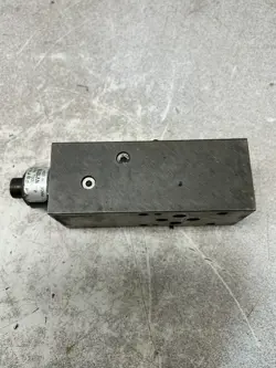 USED PARKER HYDRAULIC FLOW CONTROL VALVE B10-2-C3A