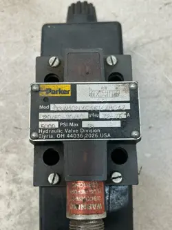 USED PARKER HYDRAULIC VALVE 5000PSI 120/60-110/50 V/HZ D3W1CNYC5614XB042