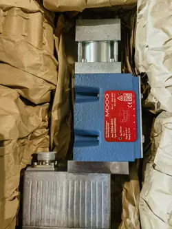 PARKER D634-301C BY DHL OR UPS 
